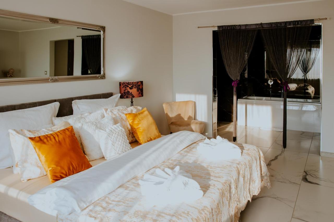 Hotel Greys Polonia Zasutowo Bagian luar foto